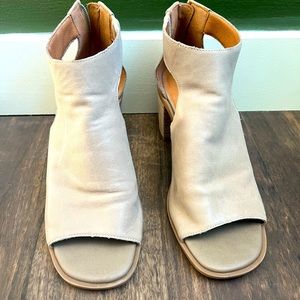 Lucky Brand Saimy Block Heel Sandal (Women’s 7.5)